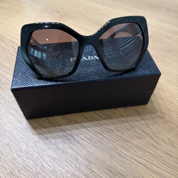 Prada Oversized Gradient Sunlgasses - Picture 3 of 3